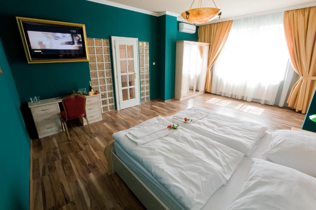 Hotel Bow Garden Komárno Chambre photo