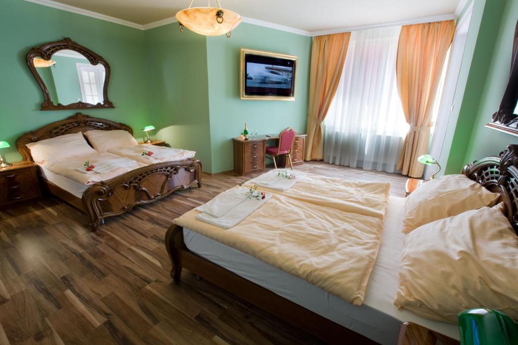 Hotel Bow Garden Komárno Chambre photo
