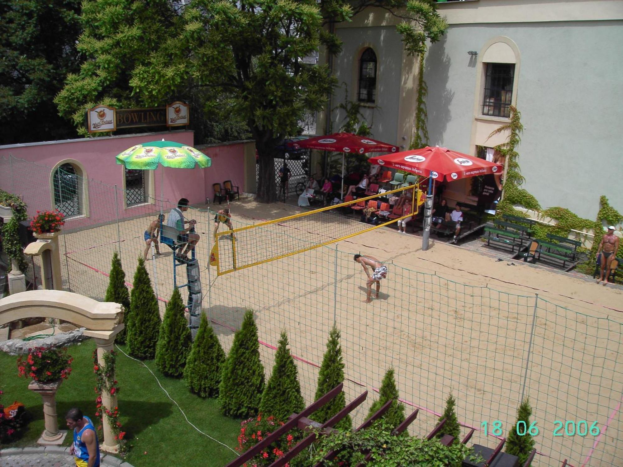 Hotel Bow Garden Komárno Extérieur photo