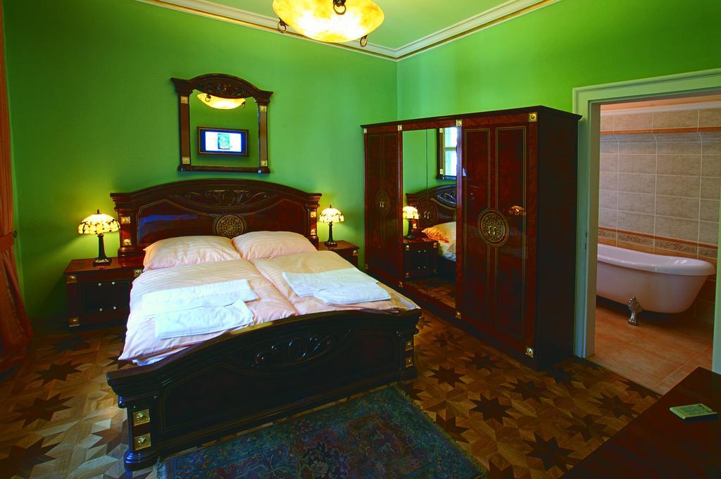 Hotel Bow Garden Komárno Chambre photo