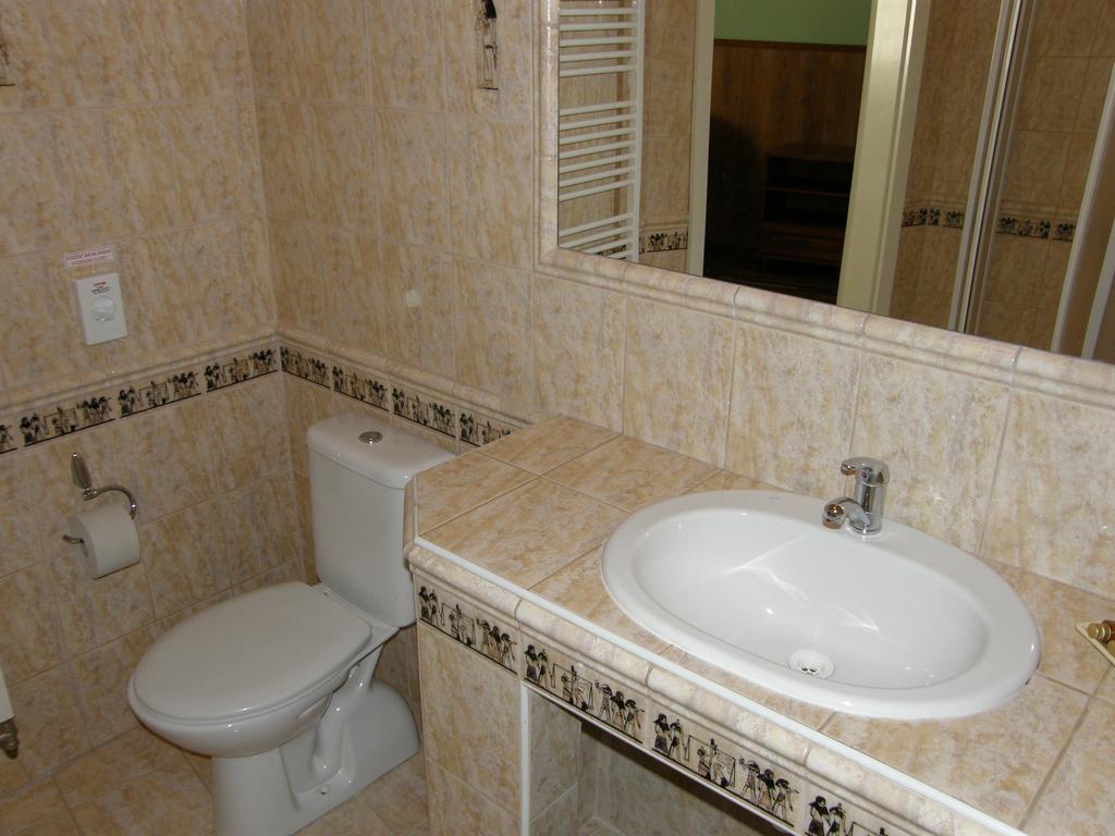 Hotel Bow Garden Komárno Chambre photo