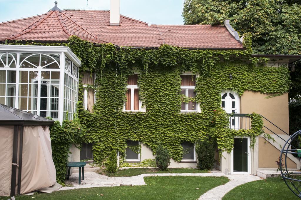 Hotel Bow Garden Komárno Extérieur photo