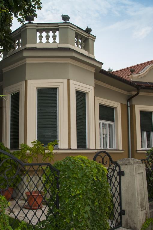 Hotel Bow Garden Komárno Extérieur photo