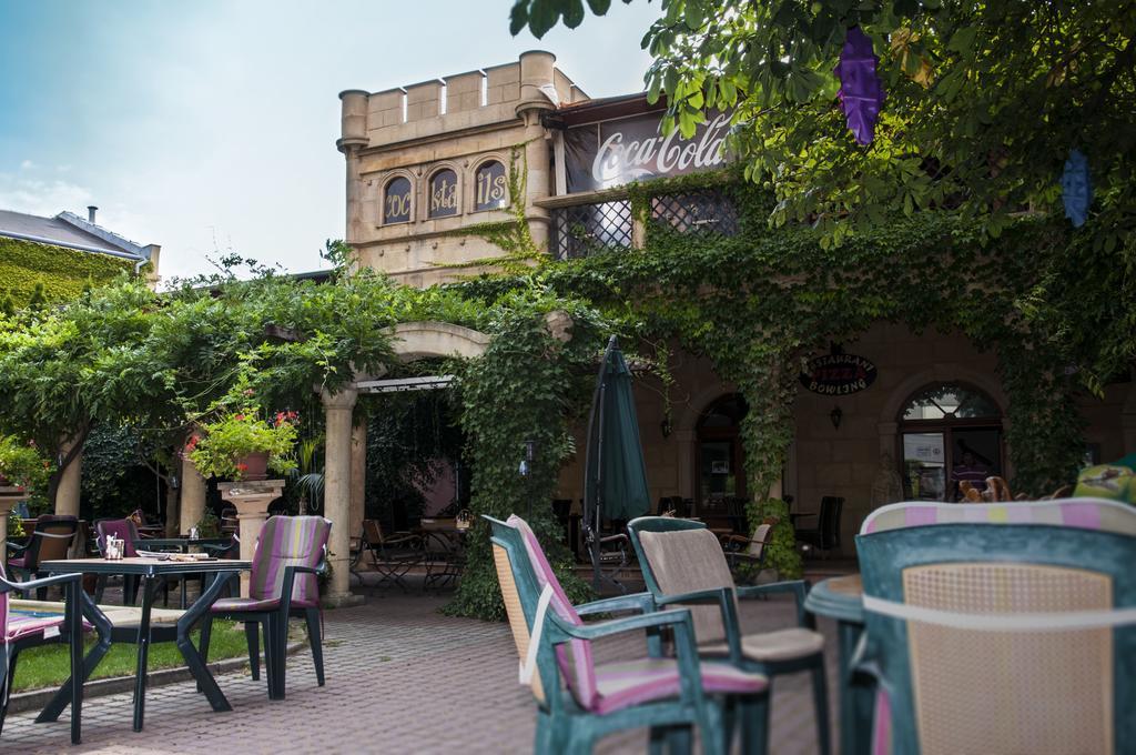 Hotel Bow Garden Komárno Extérieur photo