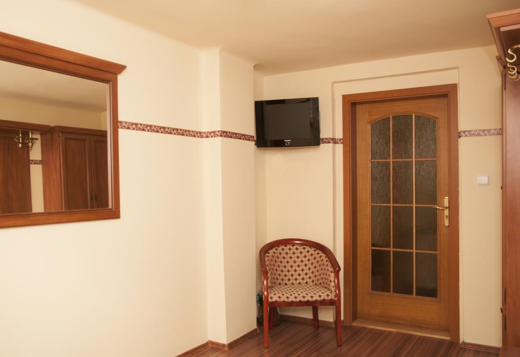 Hotel Bow Garden Komárno Chambre photo